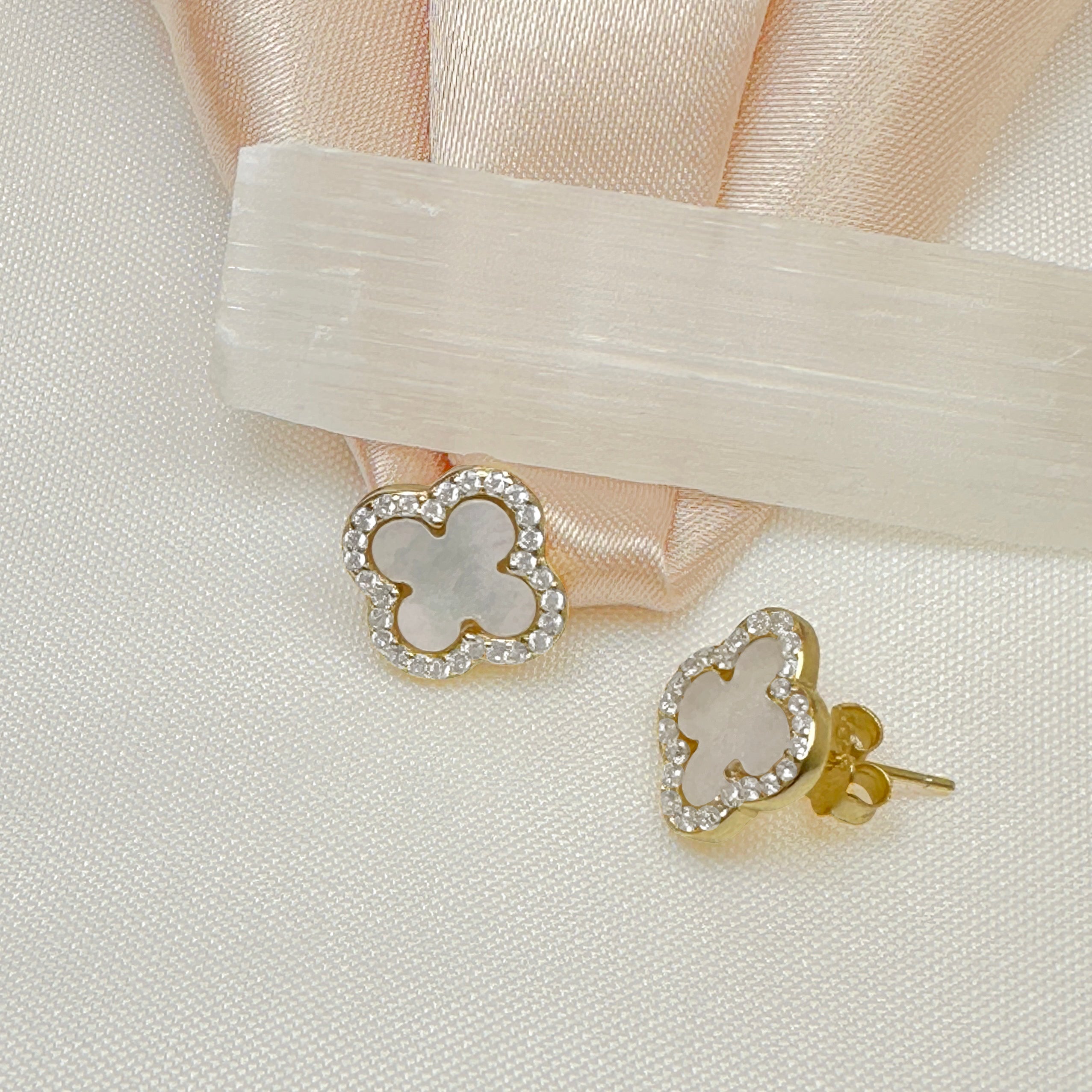 Clover Glow White Clover Glow White