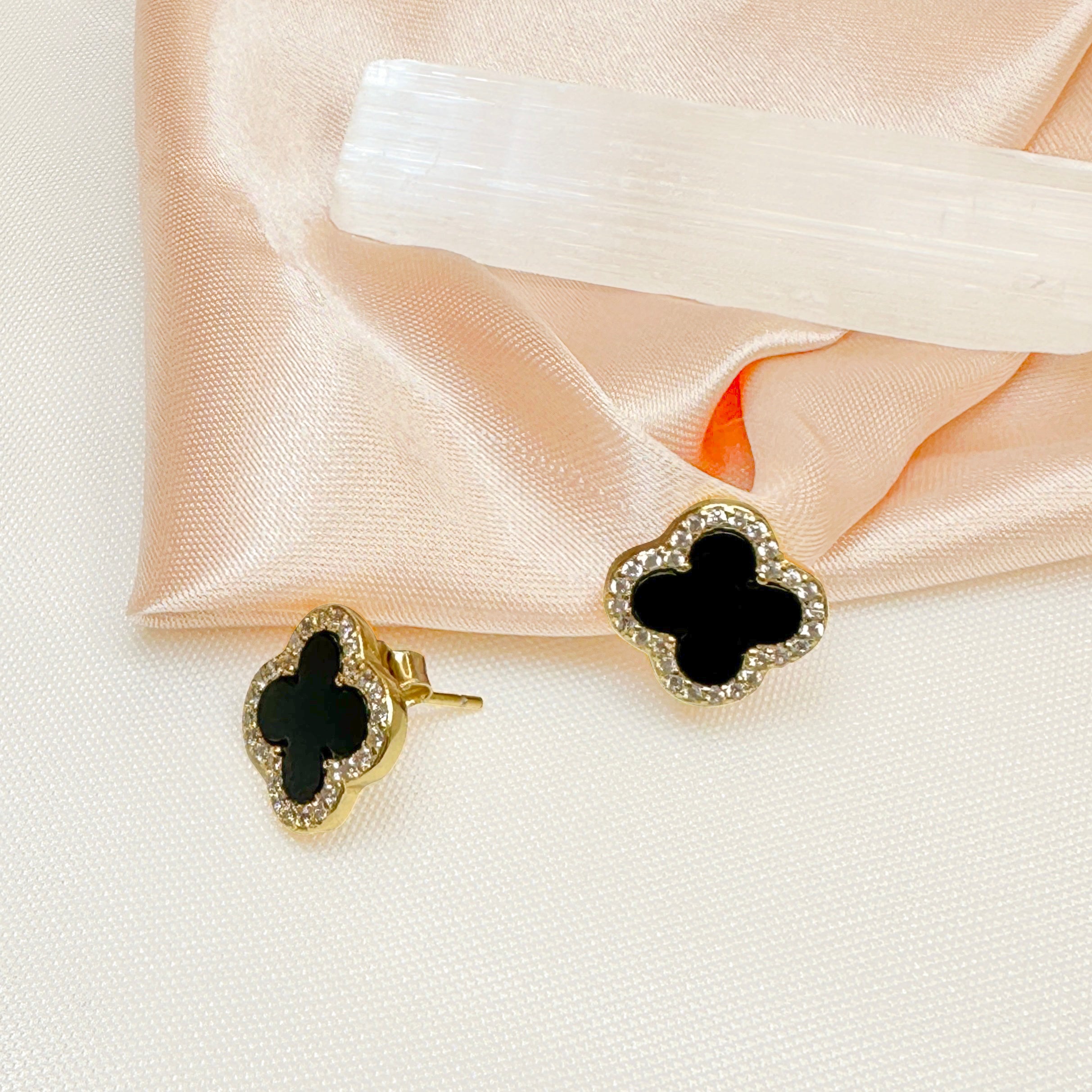 Clover Glow Black Clover Glow Black