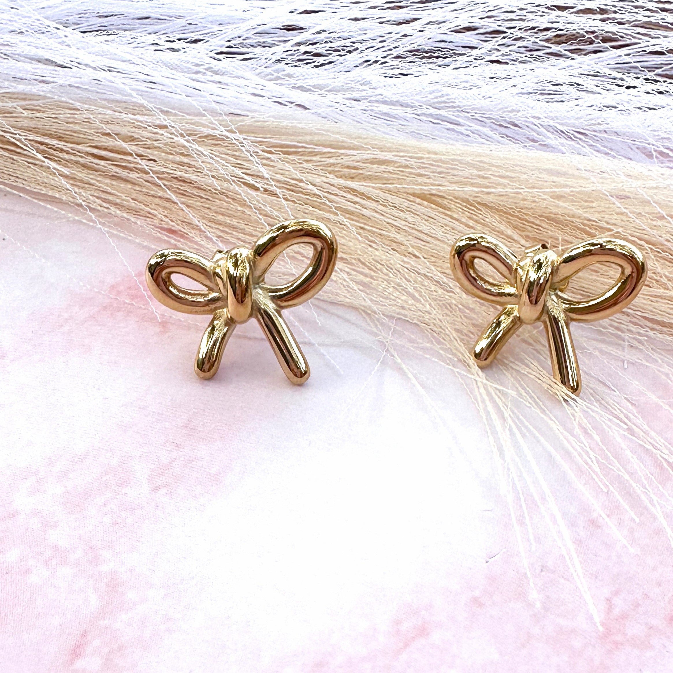 Lazos de Amor studs - Sara Saltos Jewelry